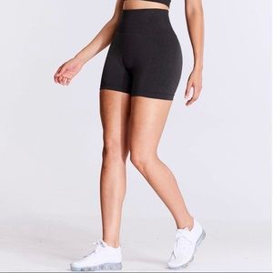 🍑🔥NEW Black Vital Seamless Shorts!